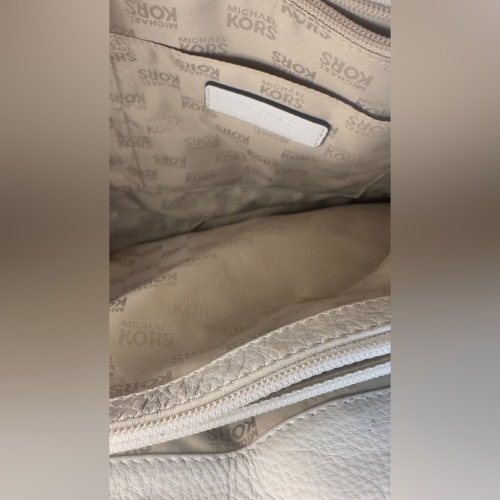Michael Kors Hamilton Cream Shoulder Bag - Picture 7 of 12